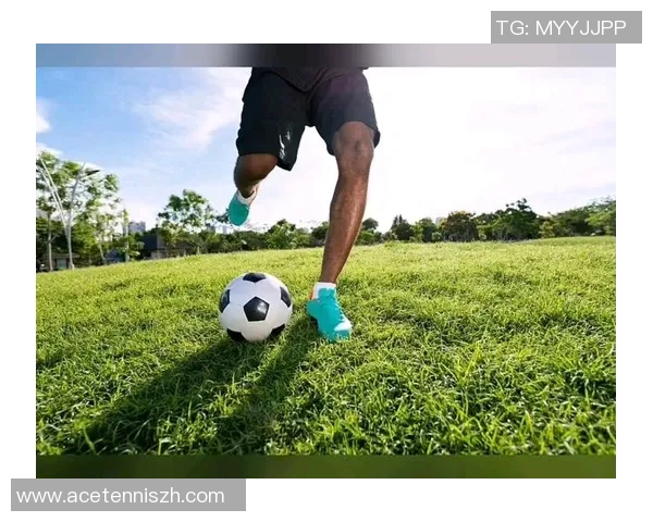 足球明星专属服饰揭秘展现球场风采与时尚魅力的完美结合