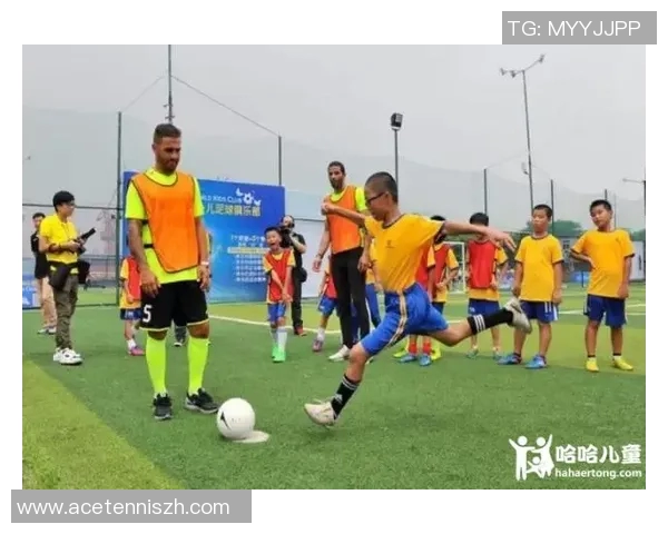 足球明星室内挂布装饰提升家居品味与球迷氛围的完美选择