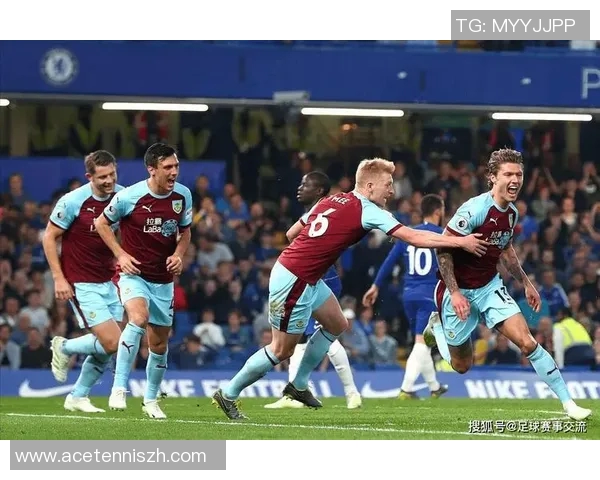 圣洛伦索与竞技的激烈对决揭示了足球战术的博弈与激情的碰撞